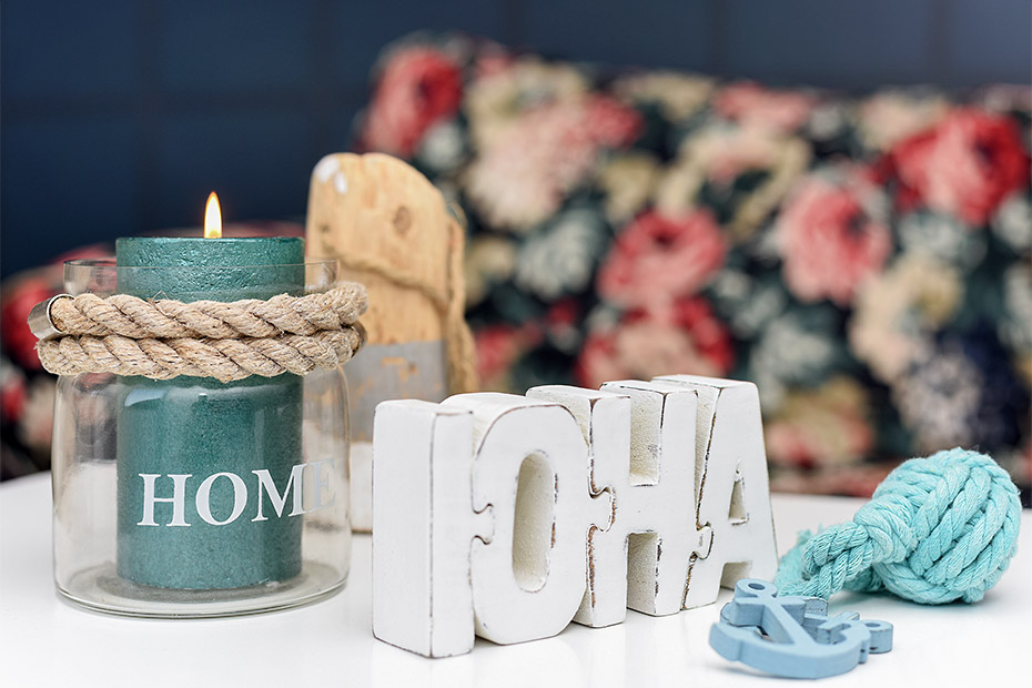 Ferienwohnung „Steuerbord“ - Wohnzimmer mit integriertem Küchenbereich