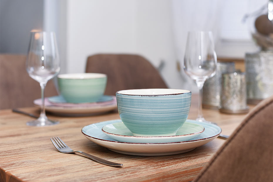 Ferienwohnung „Steuerbord“ - Wohnzimmer mit integriertem Küchenbereich