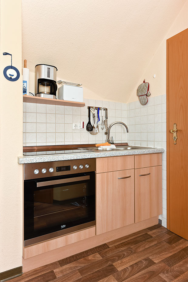 Ferienwohnung „Koje“ - Wohnraum mit räumlich abgeteilter Küche