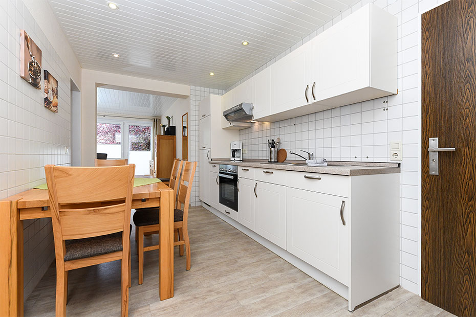 Ferienwohnung „Baltrum“ - Wohnraum mit separatem Küchenteil bei offener Raumgestaltung