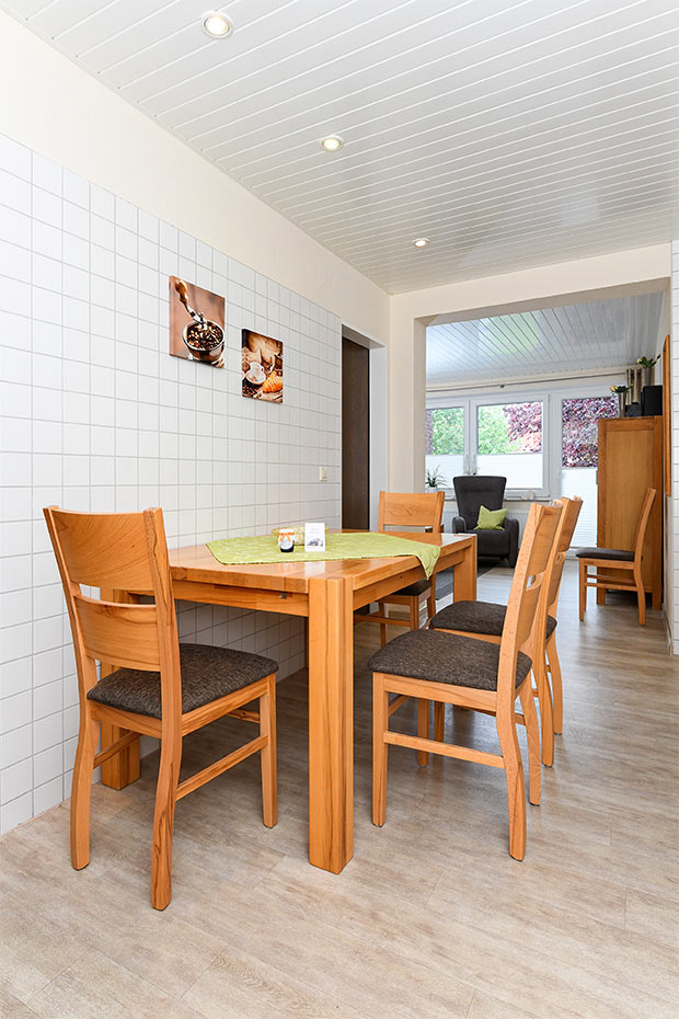 Ferienwohnung „Baltrum“ - Wohnraum mit separatem Küchenteil bei offener Raumgestaltung