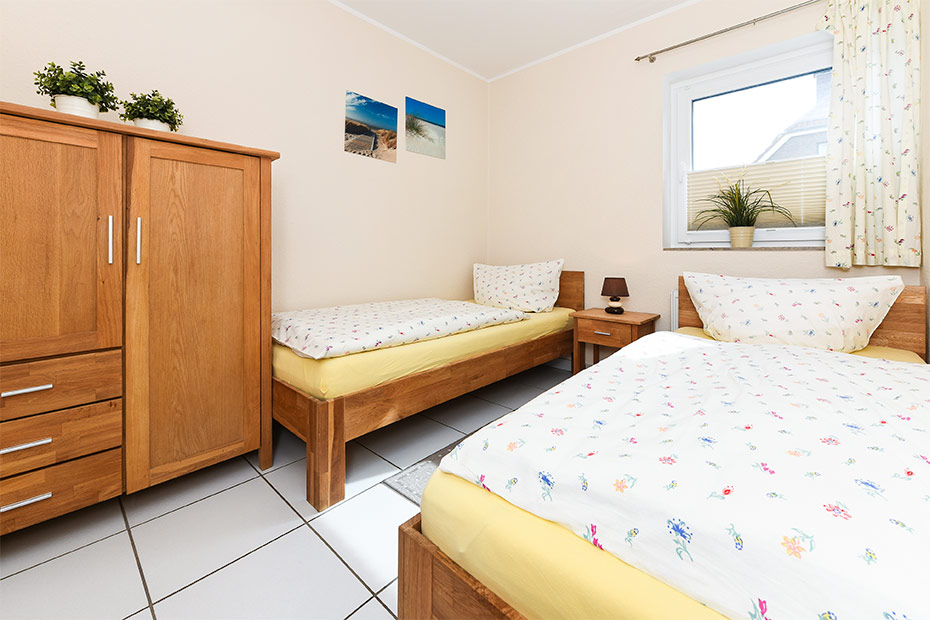 Ferienwohnung „Borkum“ - Schlafzimmer 2/Kinderzimmer