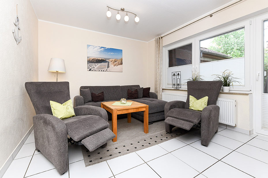 Ferienwohnung „Borkum“ - Wohnraum mit separatem Küchenteil bei offener Raumgestaltung