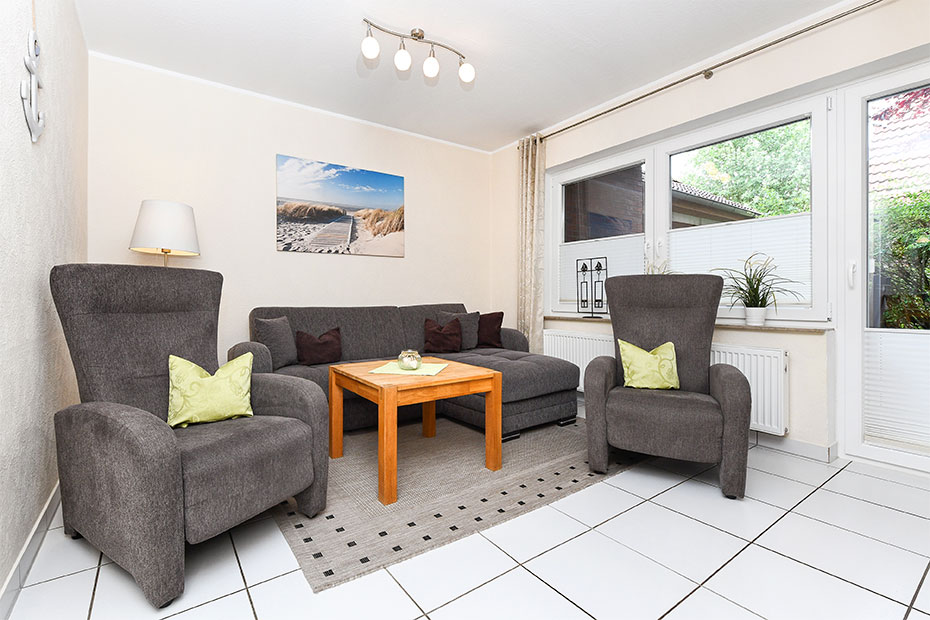 Ferienwohnung „Borkum“ - Wohnraum mit separatem Küchenteil bei offener Raumgestaltung