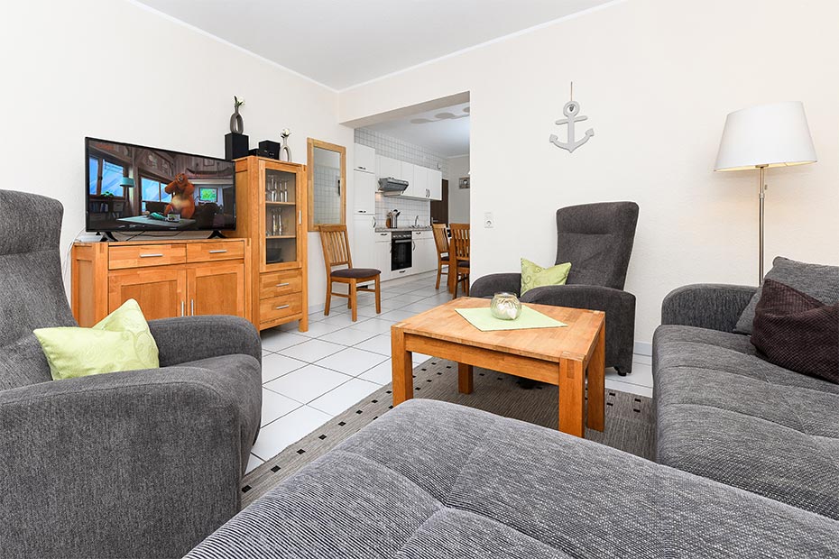 Ferienwohnung „Borkum“ - Wohnraum mit separatem Küchenteil bei offener Raumgestaltung