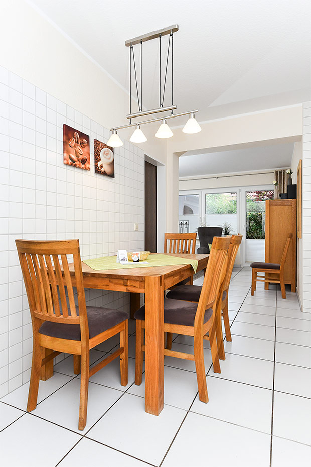 Ferienwohnung „Borkum“ - Wohnraum mit separatem Küchenteil bei offener Raumgestaltung