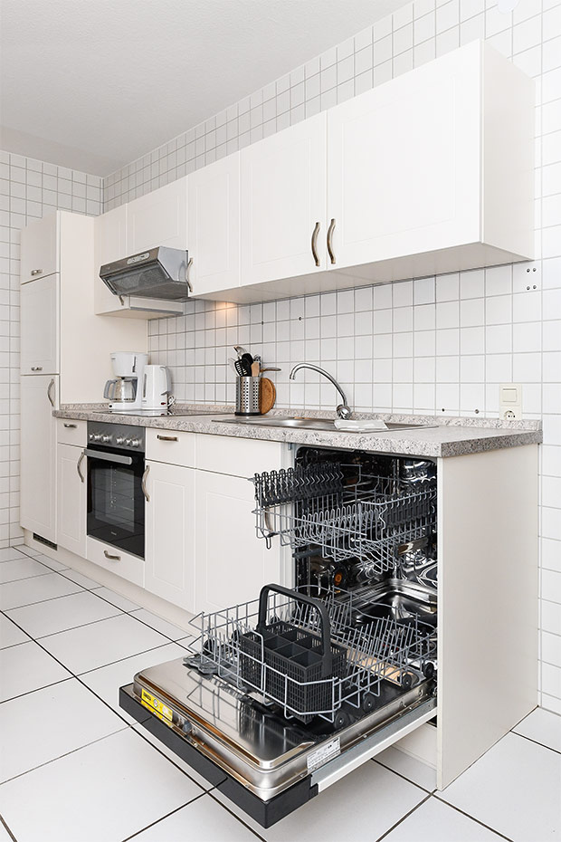 Ferienwohnung „Borkum“ - Wohnraum mit separatem Küchenteil bei offener Raumgestaltung