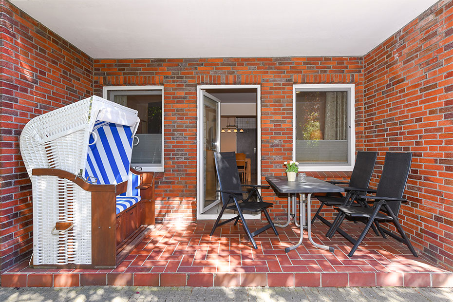 Ferienwohnung „Juist“ - Terrasse mit Strandkorb