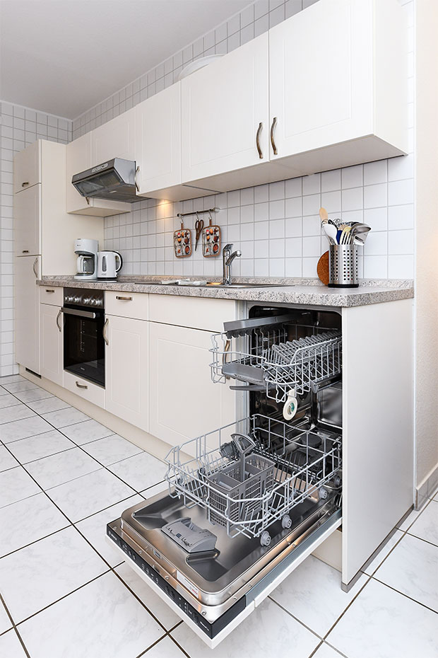 Ferienwohnung „Juist“ - Wohnzimmer mit integriertem Küchenbereich