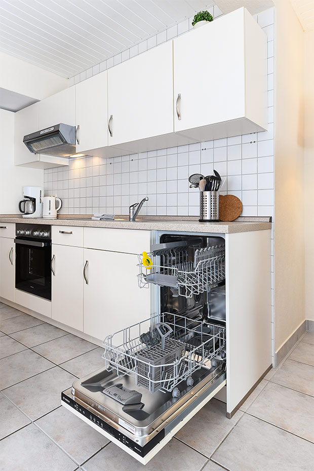 Ferienwohnung „Langeoog“ - Wohnzimmer mit integriertem Küchenbereich