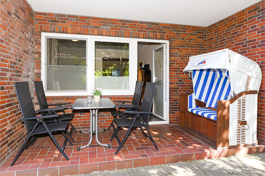 Ferienwohnung „Norderney“ - Terrasse mit Strandkorb