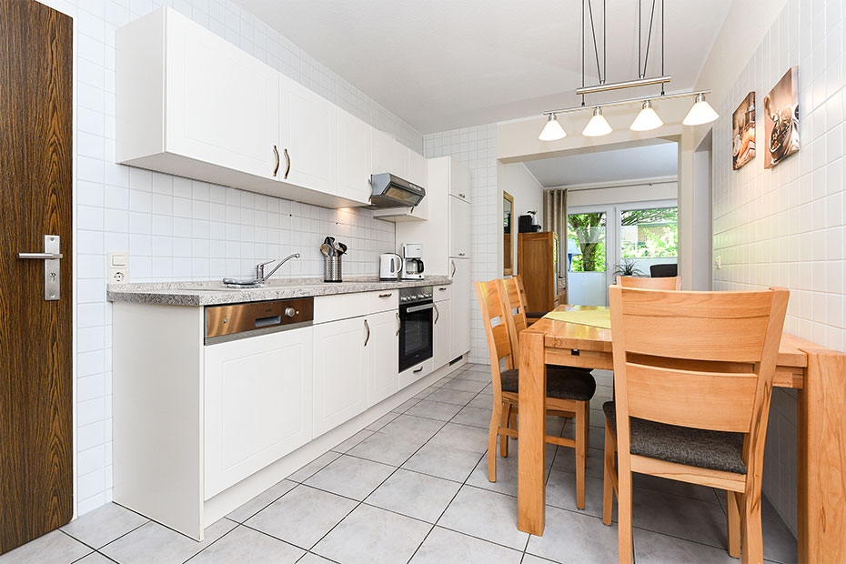 Ferienwohnung „Norderney“ - Wohnraum mit separatem Küchenteil bei offener Raumgestaltung