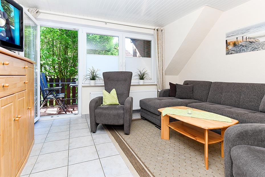 Ferienwohnung „Spiekeroog“ - Wohnraum mit separatem Küchenteil bei offener Raumgestaltung