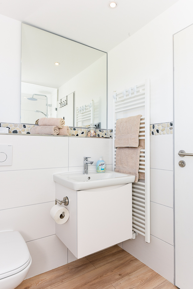 Ferienhaus „Fries am Yachthafen“ - Badezimmer im Obergeschoss