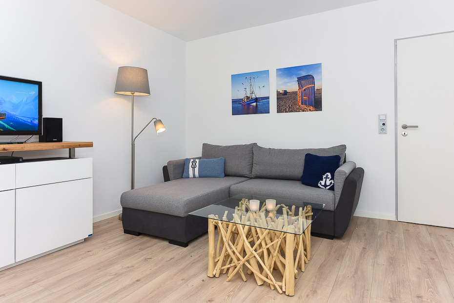 Ferienhaus „Fries am Yachthafen“ - Wohnzimmer mit Essbereich