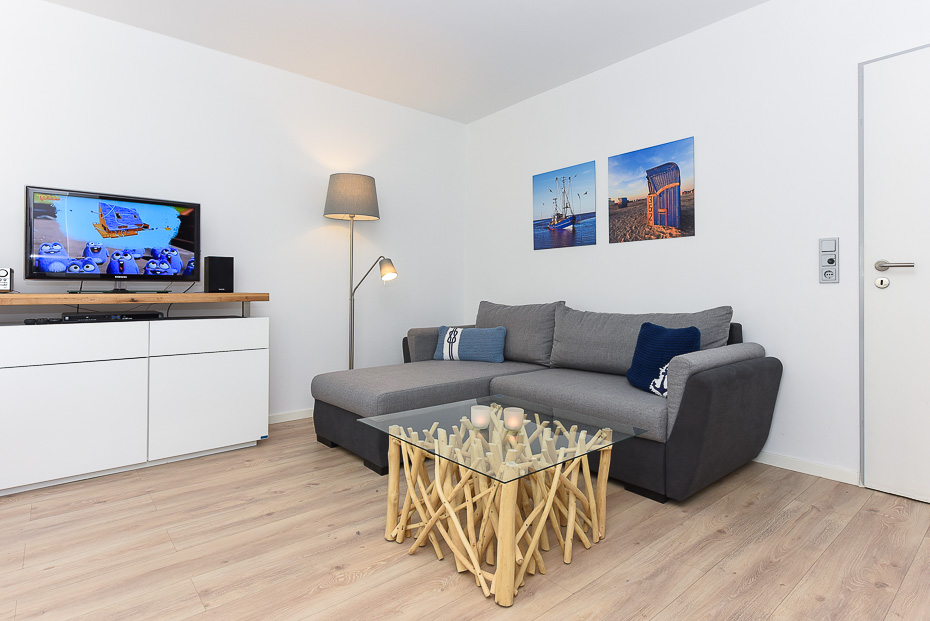 Ferienhaus „Fries am Yachthafen“ - Wohnzimmer mit Essbereich