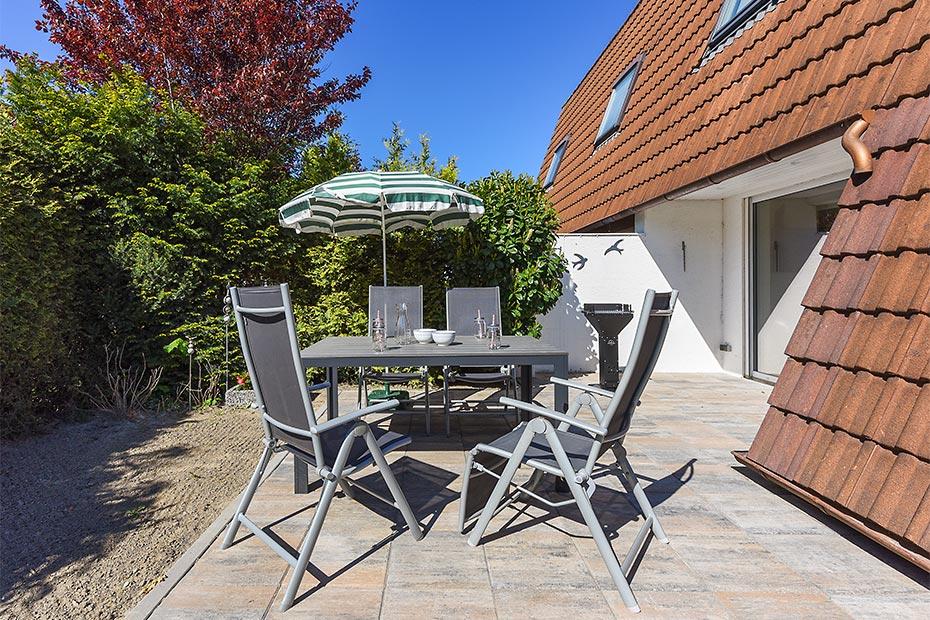 Ferienhaus „Fries am Yachthafen“ - Terrasse und Garten