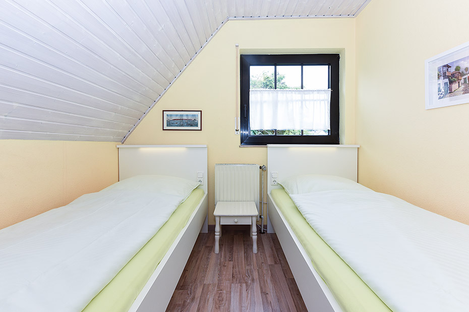 Ferienhaus „Lüder“ - Schlafzimmer 2/Kinderzimmer