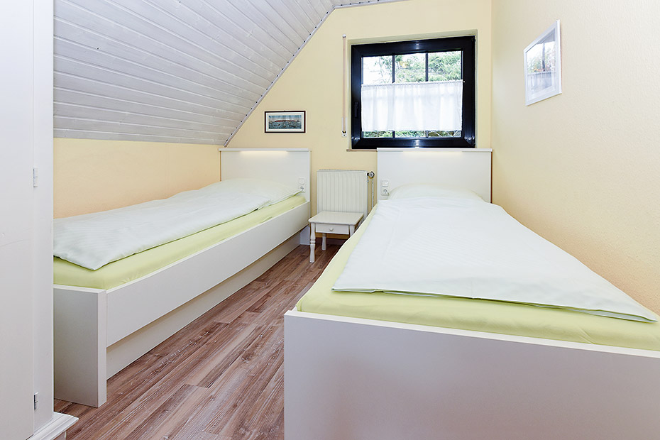 Ferienhaus „Lüder“ - Schlafzimmer 2/Kinderzimmer