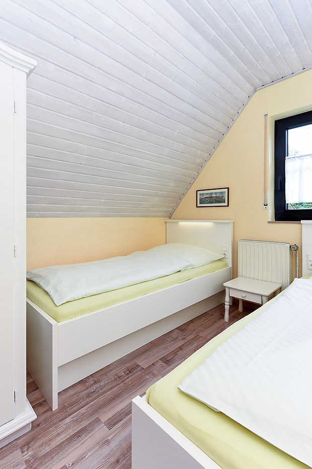 Ferienhaus „Lüder“ - Schlafzimmer 2/Kinderzimmer