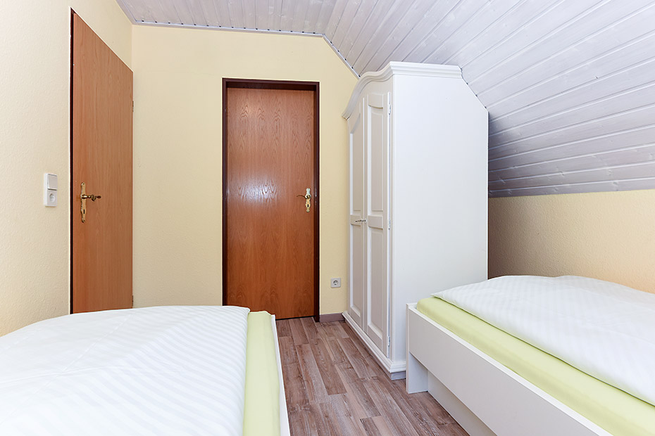 Ferienhaus „Lüder“ - Schlafzimmer 2/Kinderzimmer