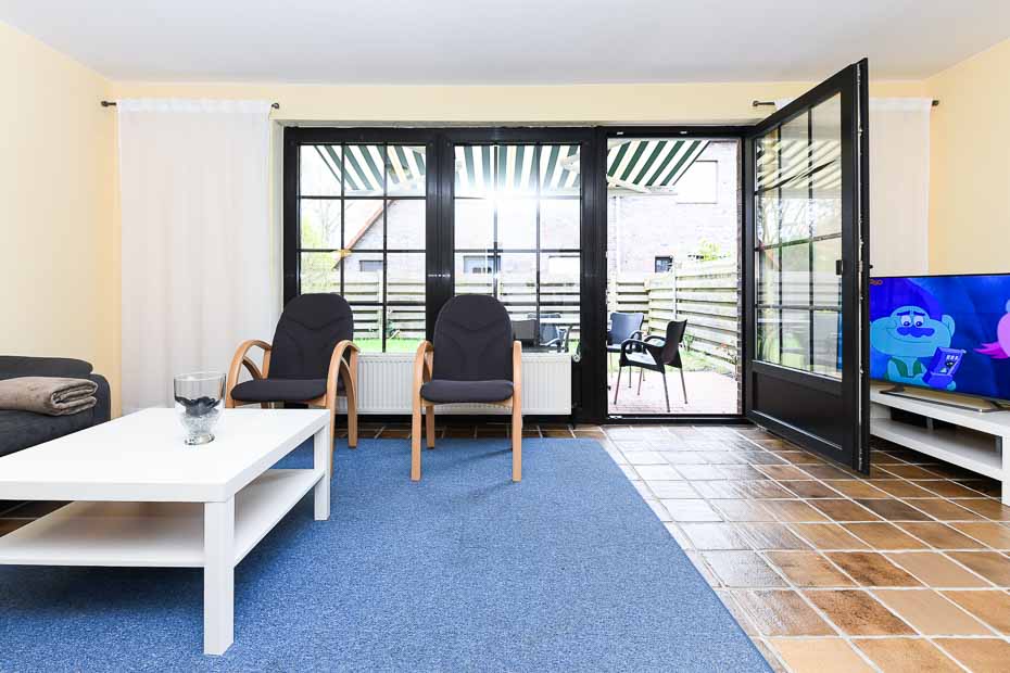 Ferienhaus „Lüder“ - Wohnzimmer mit integriertem Küchenbereich