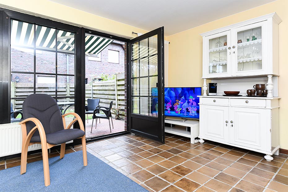 Ferienhaus „Lüder“ - Wohnzimmer mit integriertem Küchenbereich