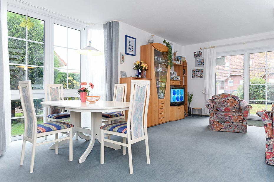 Ferienhaus „Dat Krebs Huus“ - Wohnzimmer mit integriertem Küchenbereich