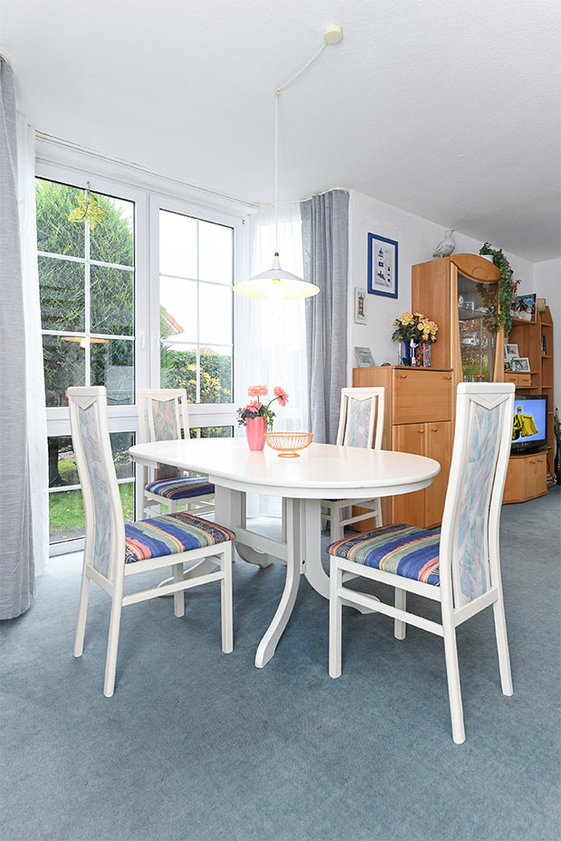 Ferienhaus „Dat Krebs Huus“ - Wohnzimmer mit integriertem Küchenbereich