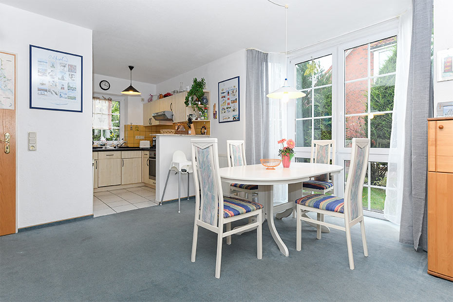 Ferienhaus „Dat Krebs Huus“ - Wohnzimmer mit integriertem Küchenbereich