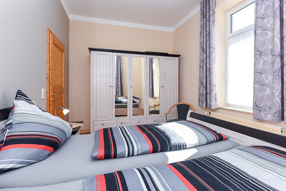 Ferienwohnung „West“ - Schlafzimmer 1