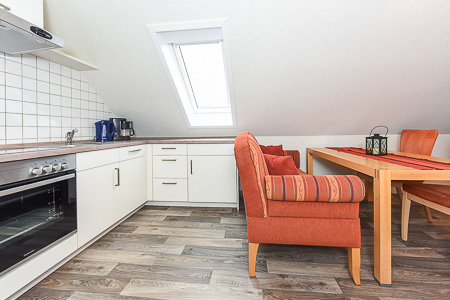 Ferienwohnung „Oben“ - Wohnzimmer mit integriertem Küchenbereich