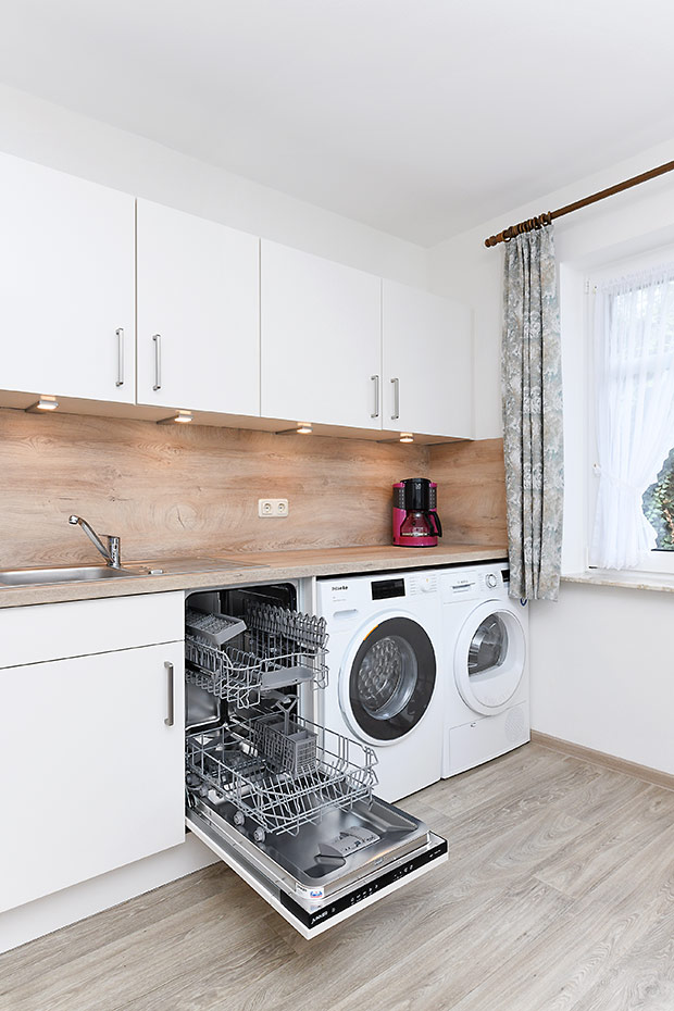 Ferienwohnung „Unten“ - Wohnzimmer mit integriertem Küchenbereich