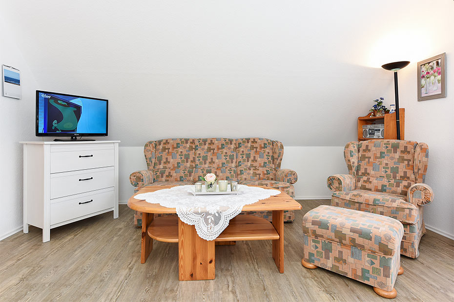 Ferienwohnung 1 - Wohnzimmer mit integriertem Küchenbereich