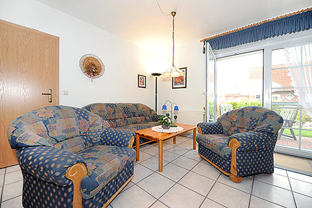 Ferienwohnung 1 - Wohnzimmer mit integriertem Küchenbereich