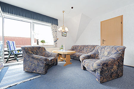 Ferienwohnung 3 - Wohnzimmer mit integriertem Küchenbereich