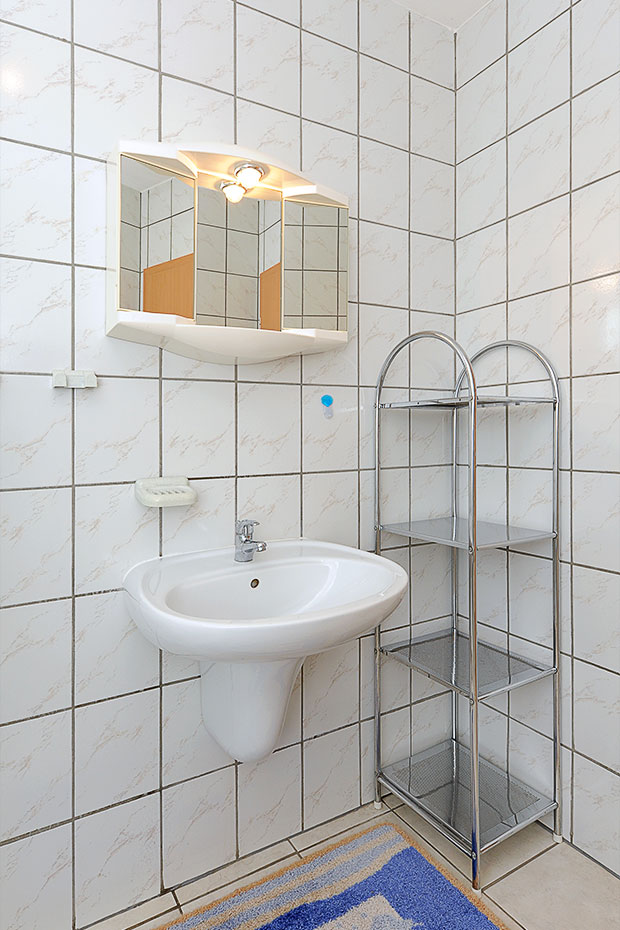 Ferienhaus „Abels“ - Badezimmer im Erdgeschoss