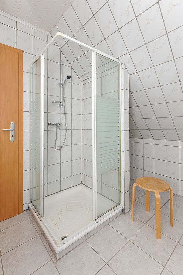 Ferienhaus „Abels“ - Badezimmer im Obergeschoss