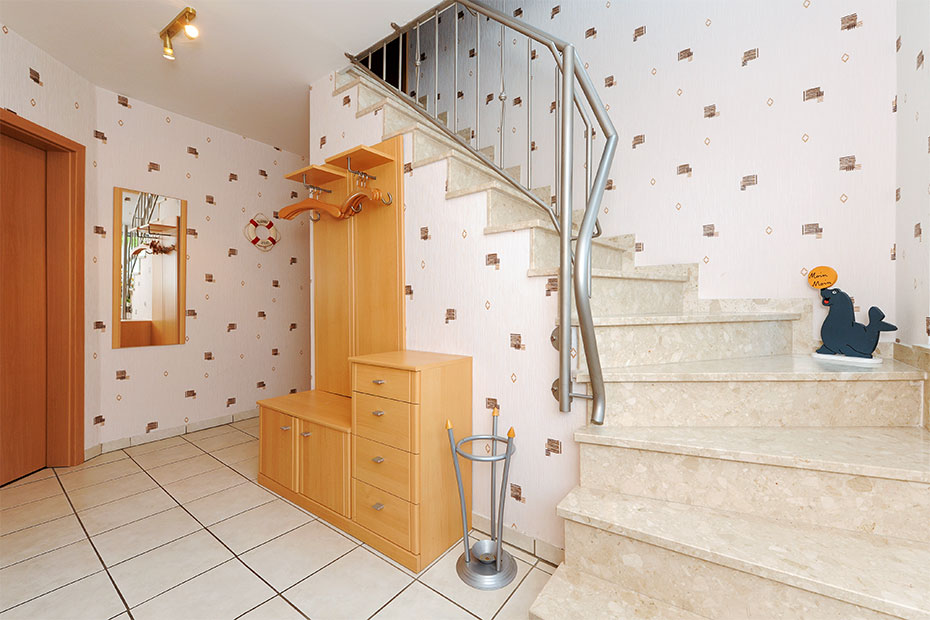 Ferienhaus „Abels“ - Flur und Treppe