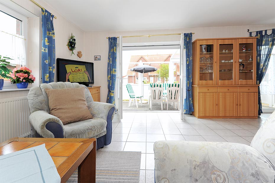 Ferienhaus „Abels“ - Wohnzimmer mit integriertem Küchenbereich