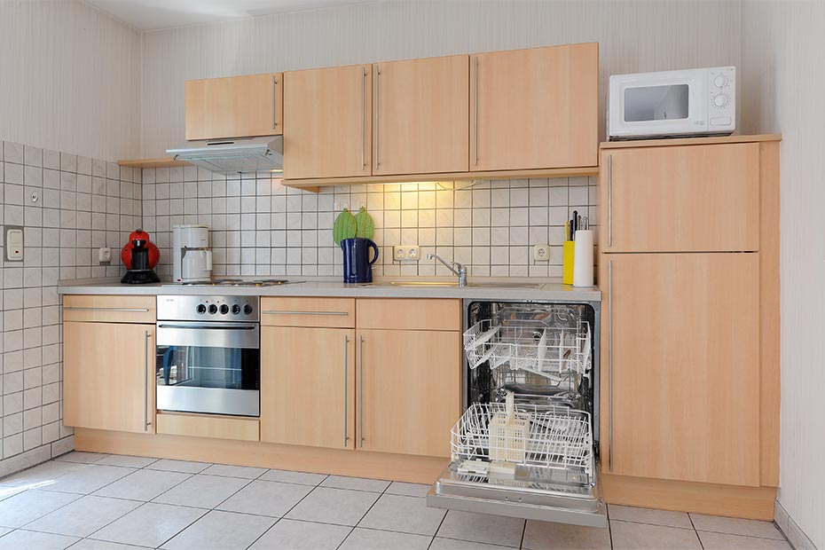 Ferienhaus „Abels“ - Wohnzimmer mit integriertem Küchenbereich