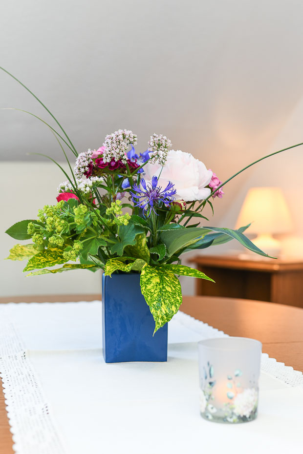 Ferienwohnung „Elsternest“ - Wohnzimmer mit integriertem Küchenbereich