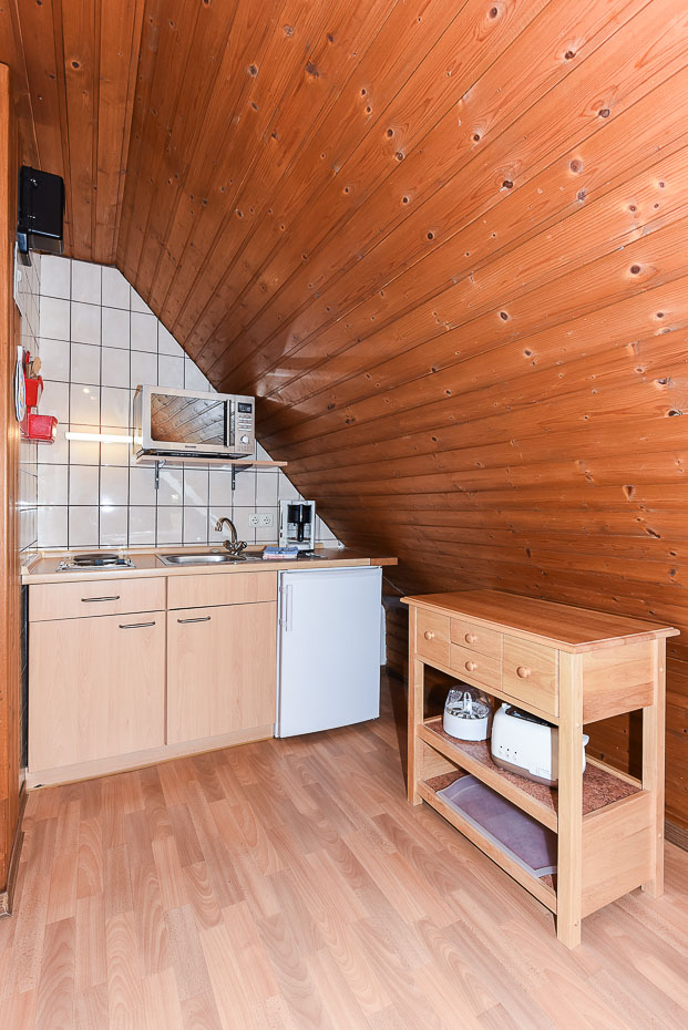 Ferienwohnung „Schwalbennest“ - Wohnzimmer mit integriertem Küchen- und Essbereich