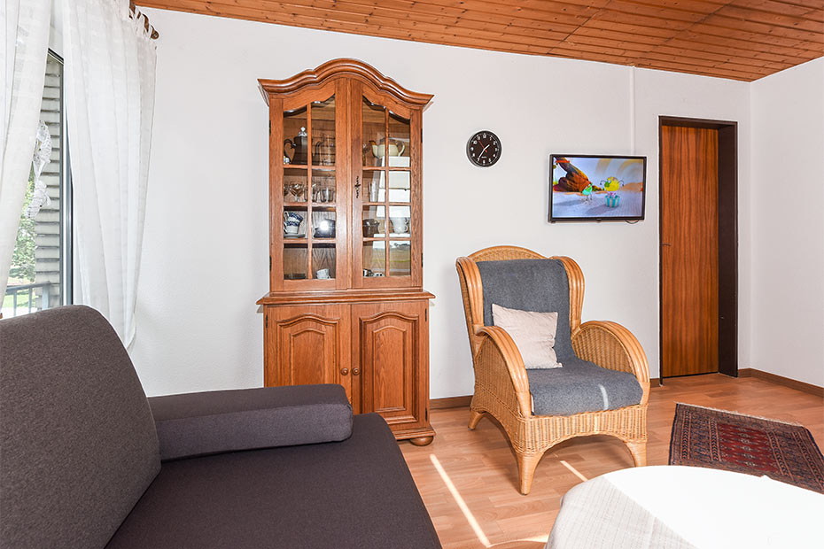 Ferienwohnung „Schwalbennest“ - Wohnzimmer mit integriertem Küchen- und Essbereich