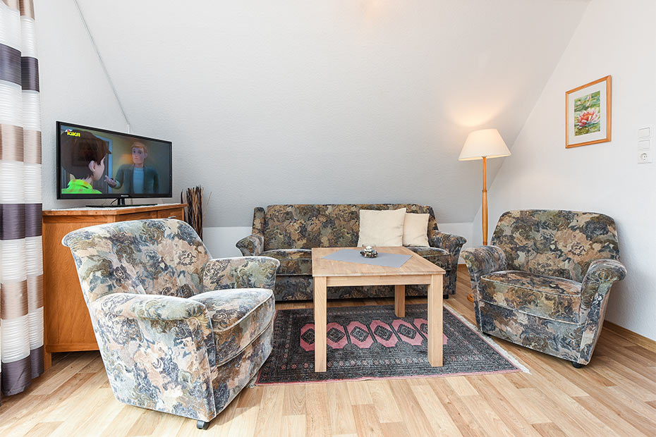 Ferienwohnung „Taubennest“ - Wohnzimmer mit integriertem Küchen- und Essbereich