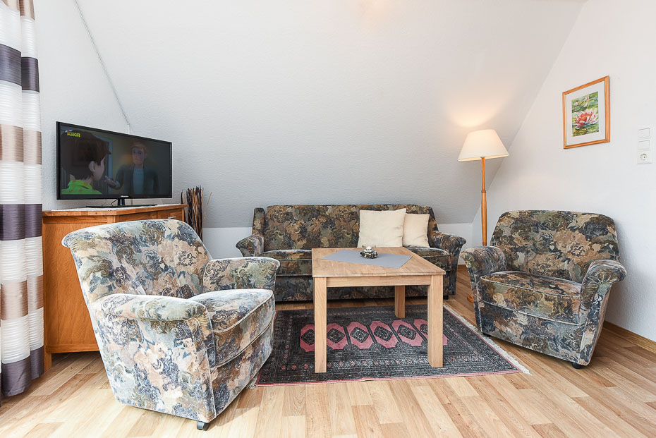 Ferienwohnung „Taubennest“ - Wohnzimmer mit integriertem Küchen- und Essbereich