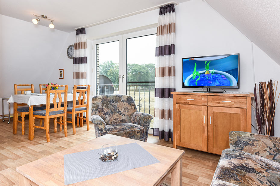 Ferienwohnung „Taubennest“ - Wohnzimmer mit integriertem Küchen- und Essbereich