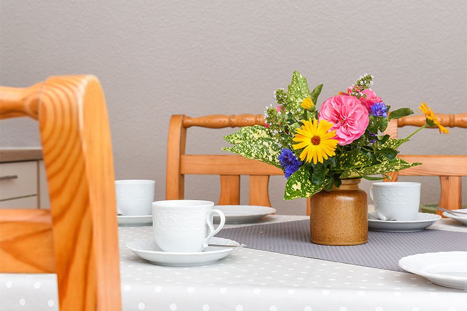Ferienwohnung „Taubennest“ - Wohnzimmer mit integriertem Küchen- und Essbereich