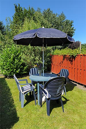 Ferienwohnung - Sitzgruppe im Garten