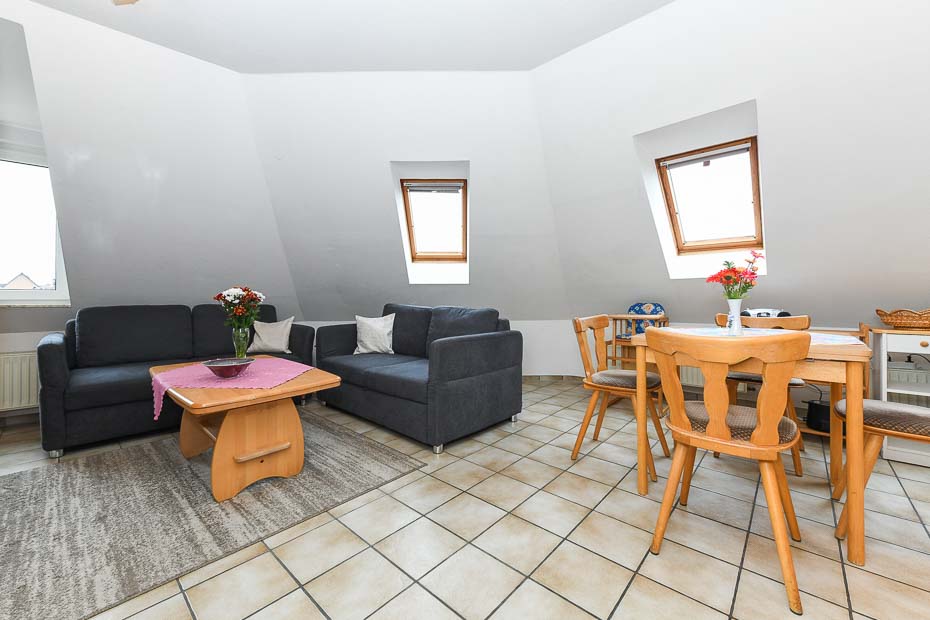 Ferienwohnung „Elly“ -  Wohnzimmer mit integrierter Küche